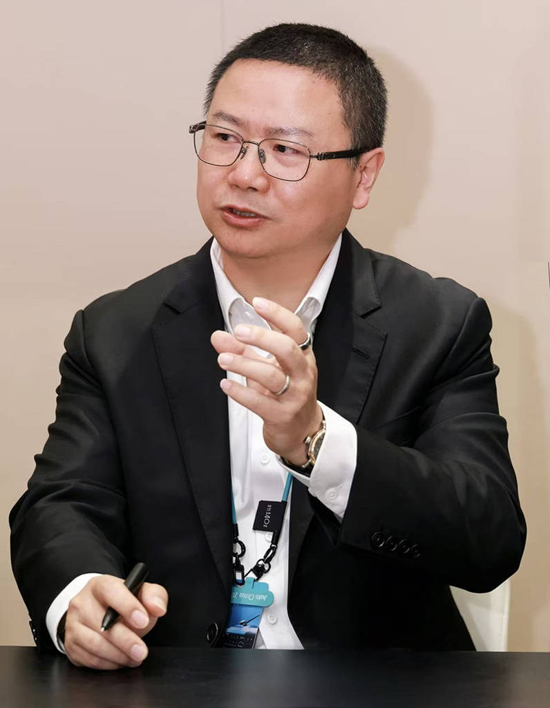 国仁对话奔驰欧孟宇、王忻:德国标准遇上中国速度,智能化每季度都有惊喜 国仁对话奔驰欧孟宇、王忻:德国标准遇上中国速度,智能化每季度都有惊喜