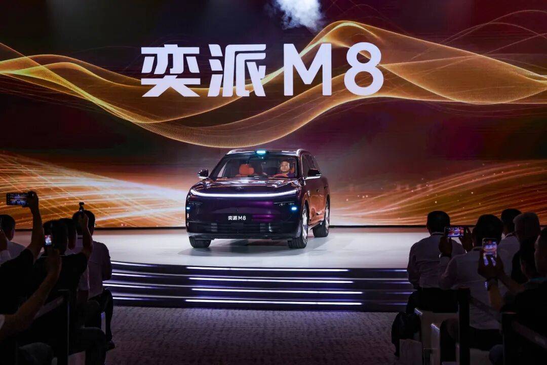 从“堆料”到“建标准”:东风奕派M8为大六座SUV竞争划了分水岭 图片