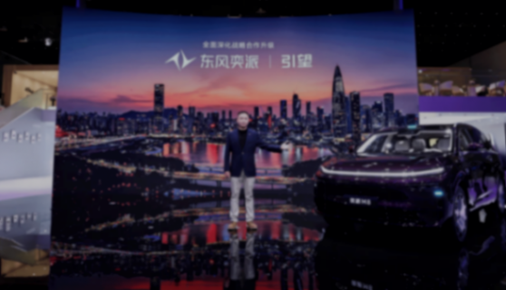 家用SUV卷王，东风奕派M8满配华为乾崑六件套亮相大湾区车展