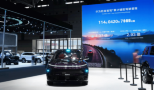 家用SUV卷王，东风奕派M8满配华为乾崑六件套亮相大湾区车展
